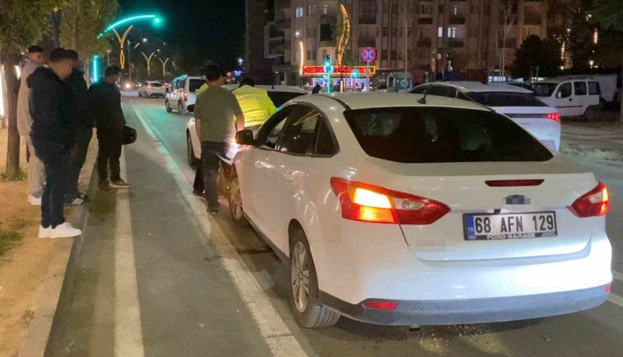 Ayakta Bile Durmakta Güçlük Çeken Alkollü Sürücü Önünde Giden Araca Çarptı