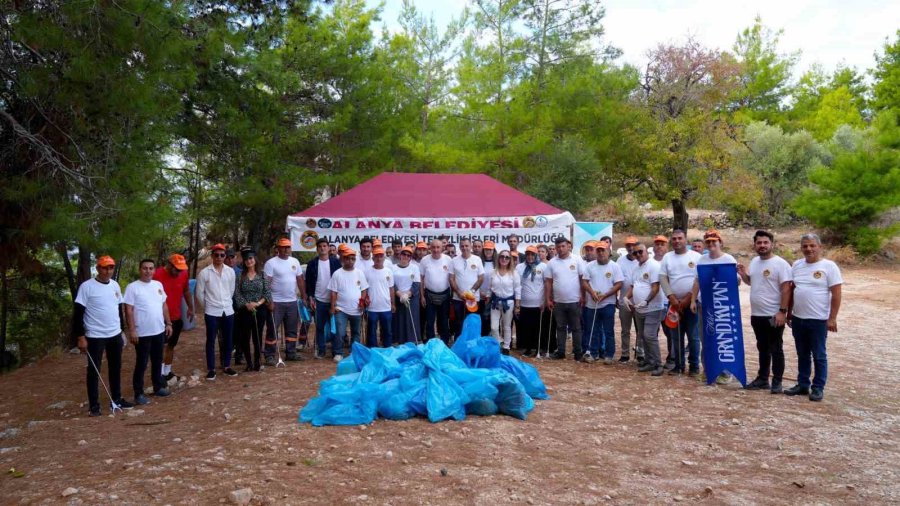 Alanya Belediyesi’nden Erasmus Günleri’nde Kale Temizliği