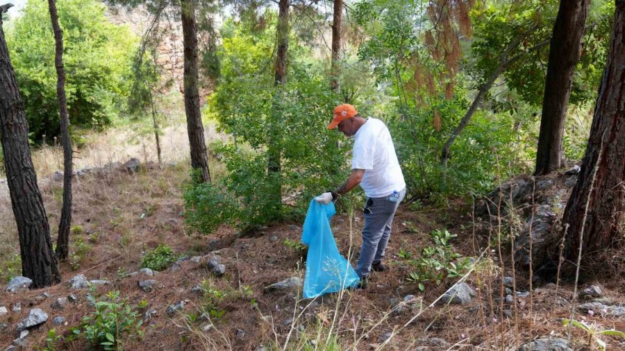 Alanya Belediyesi’nden Erasmus Günleri’nde Kale Temizliği