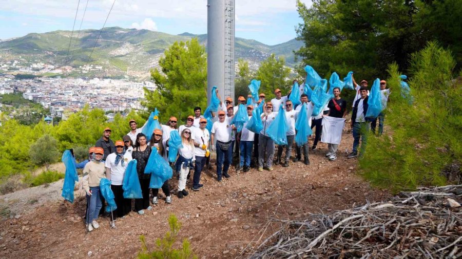 Alanya Belediyesi’nden Erasmus Günleri’nde Kale Temizliği