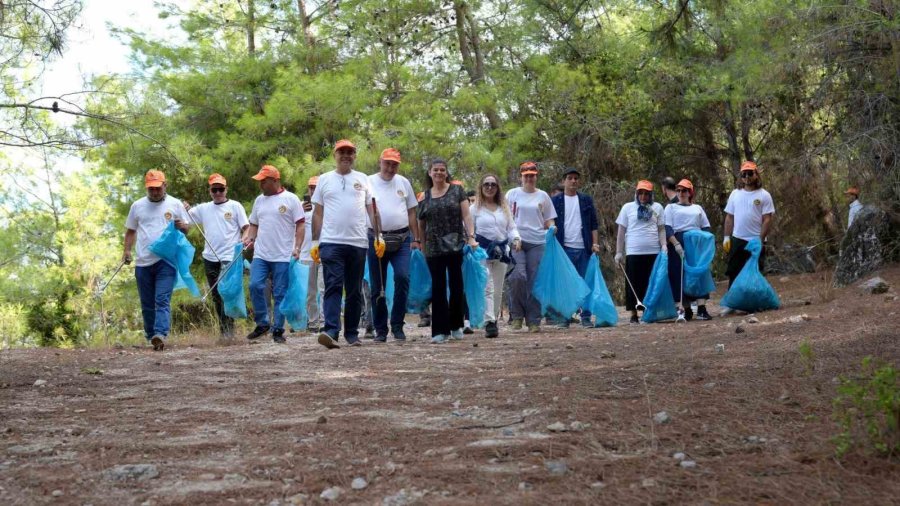Alanya Belediyesi’nden Erasmus Günleri’nde Kale Temizliği