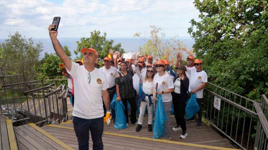 Alanya Belediyesi’nden Erasmus Günleri’nde Kale Temizliği