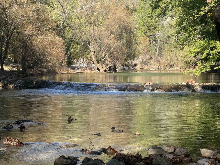 Antalya’da Yazın Tamamen Kuruyan Üzümdere Irmağı Yağışlarla Yeniden Suya Kavuştu