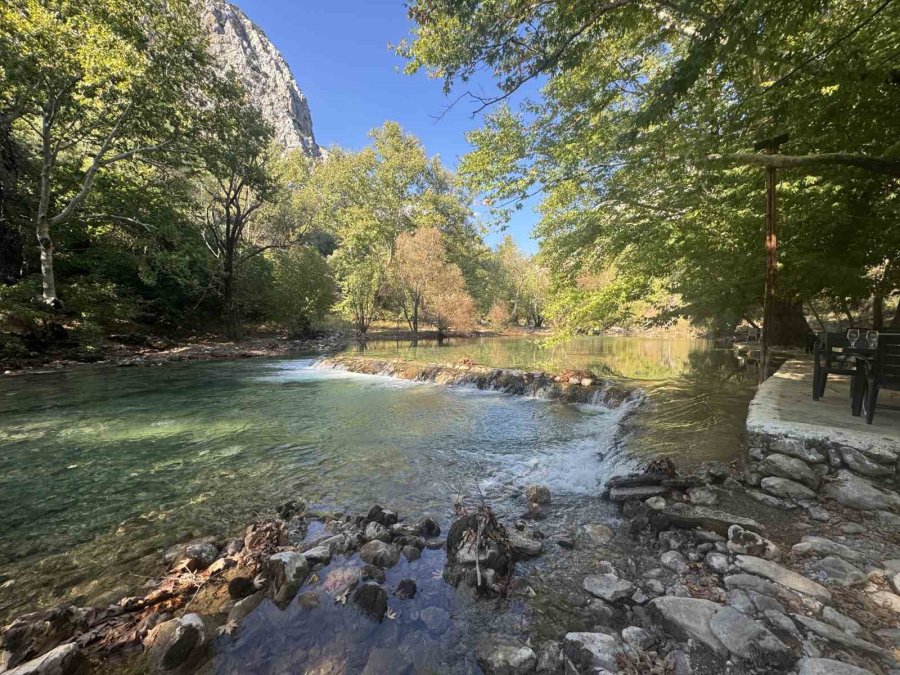 Antalya’da Yazın Tamamen Kuruyan Üzümdere Irmağı Yağışlarla Yeniden Suya Kavuştu