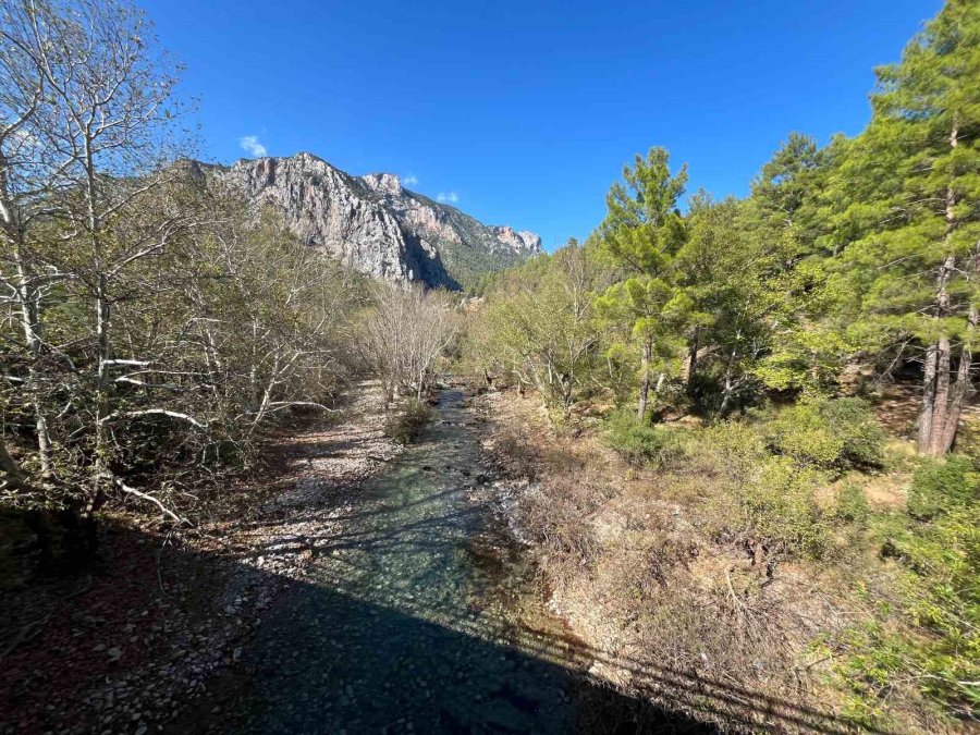 Antalya’da Yazın Tamamen Kuruyan Üzümdere Irmağı Yağışlarla Yeniden Suya Kavuştu