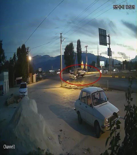 Antalya’da Hafif Ticari Araçla Otomobil Çarpıştı: 4 Yaralı