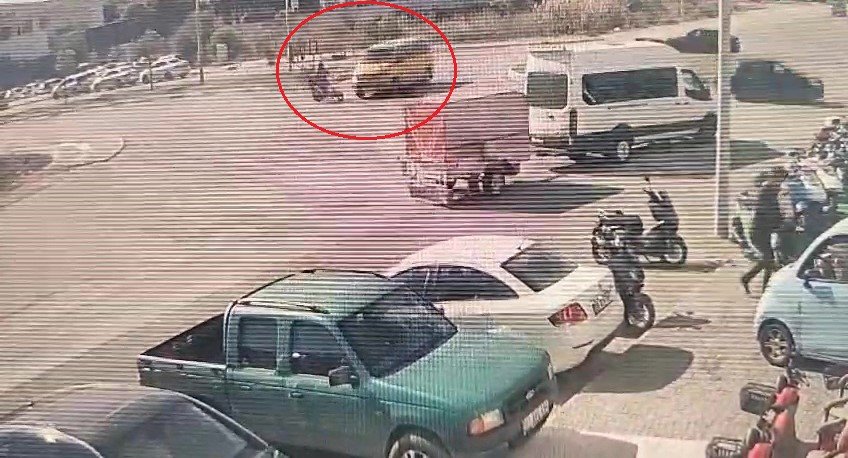 Antalya’da Taksi İle Çarpışan Motosikletli Yaralandı