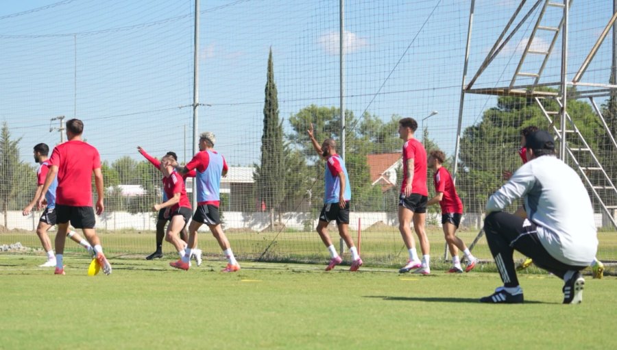 Erol Bulut, Antalyaspor İle İlk Antrenmanına Çıktı