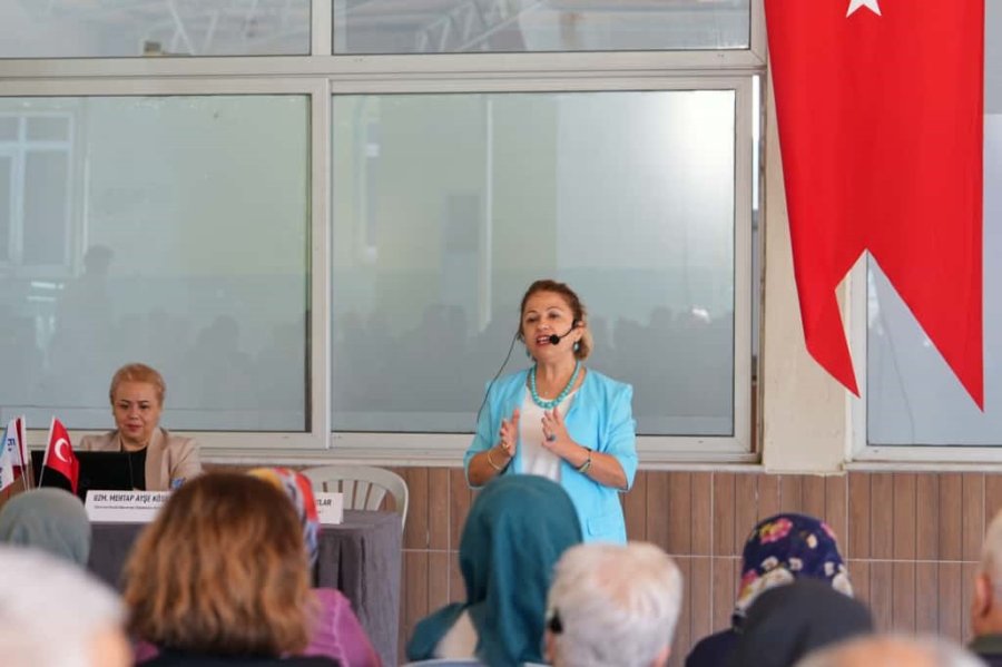 Konyaaltı’nda Çiftçi Kadınlar Buluştu