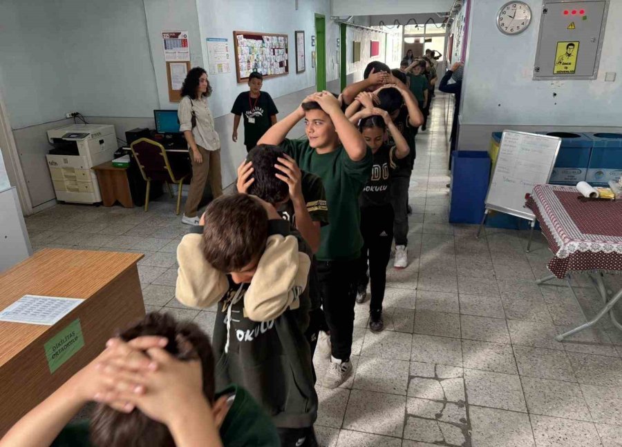 Mersin’de Tüm Okullarda Eş Zamanlı Afet Tatbikatı Gerçekleştirildi