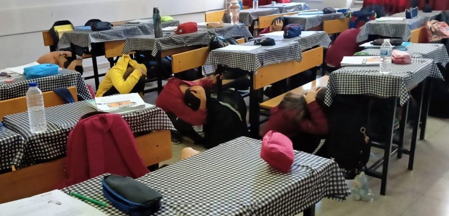 Mersin’de Tüm Okullarda Eş Zamanlı Afet Tatbikatı Gerçekleştirildi