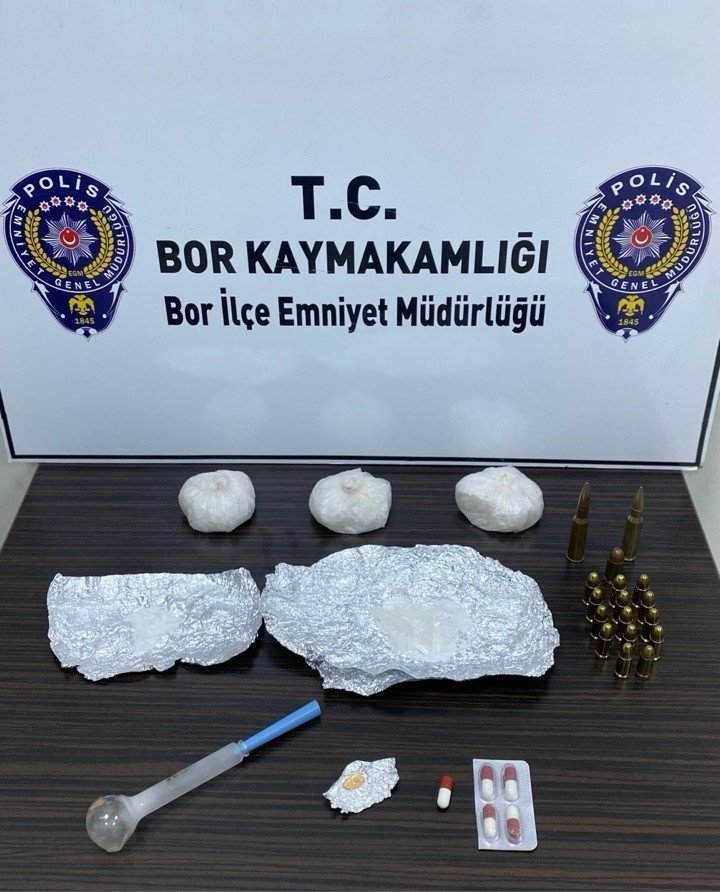 Bor’da Uyuşturucu Operasyonu: 4 Şüpheli Yakalandı, 1’i Tutuklandı