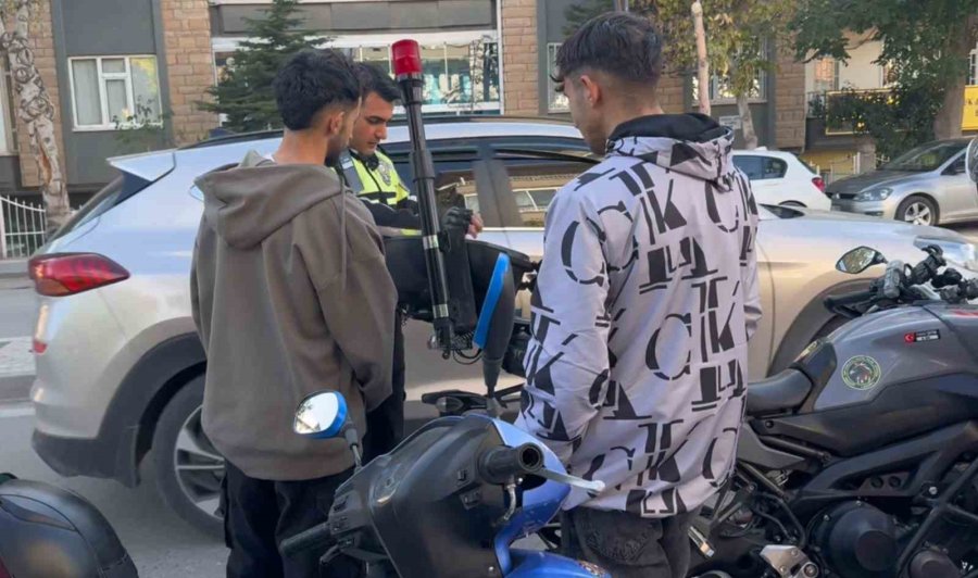 Plakasız, Kasksız Ve Ehliyetsiz Sürücüye 35 Bin 239 Lira Ceza