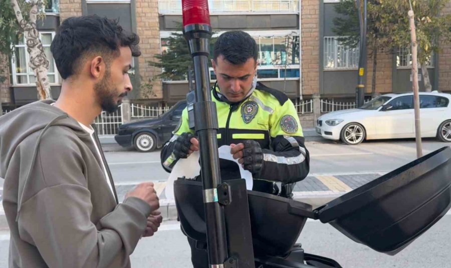 Plakasız, Kasksız Ve Ehliyetsiz Sürücüye 35 Bin 239 Lira Ceza