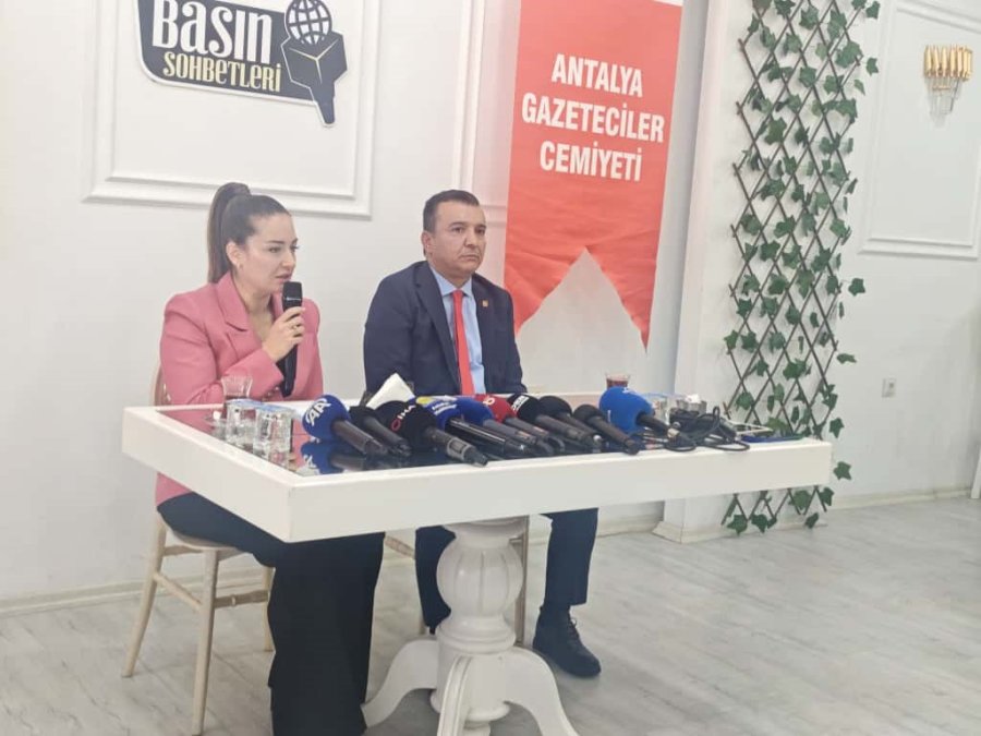 Antalya Büyükşehir Belediye Başkanvekili Özdemir: "muhittin Başkan Günden Güne Kilo Veriyor, Bağışıklığı Düşüyor"