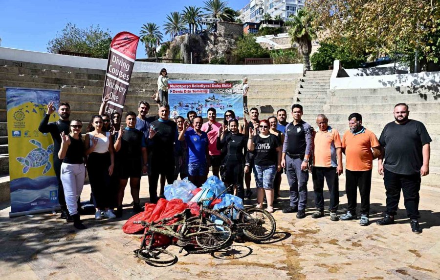 Antalya’da Deniz Dibinden Oksitlenmiş Tabanca Ve 2 Bisiklet Çıktı