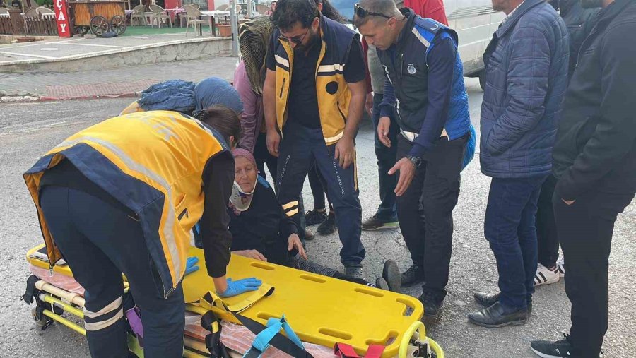 Otomobilin Çarptığı Yaşlı Kadın Yaralandı