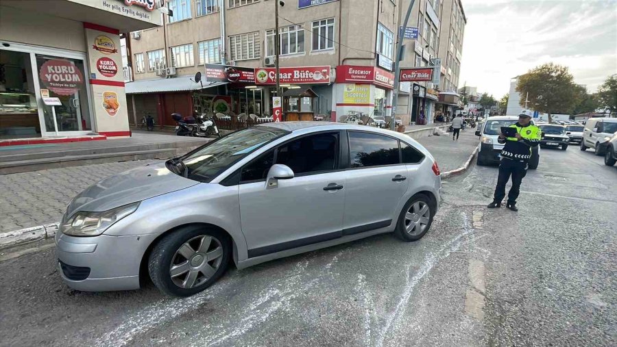 Otomobilin Çarptığı Yaşlı Kadın Yaralandı