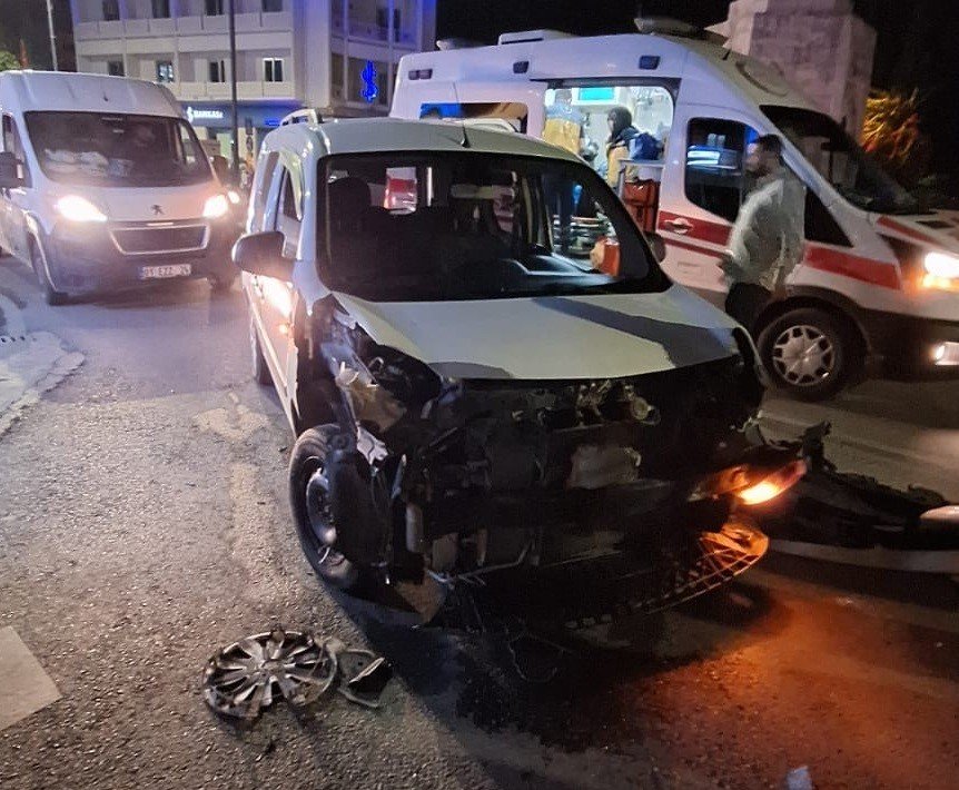 Mersin’de Trafik Kazası:2 Yaralı