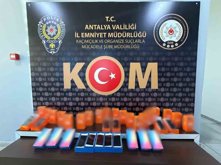 Antalya’da Çok Sayıda Kaçak Ürün Ele Geçirildi