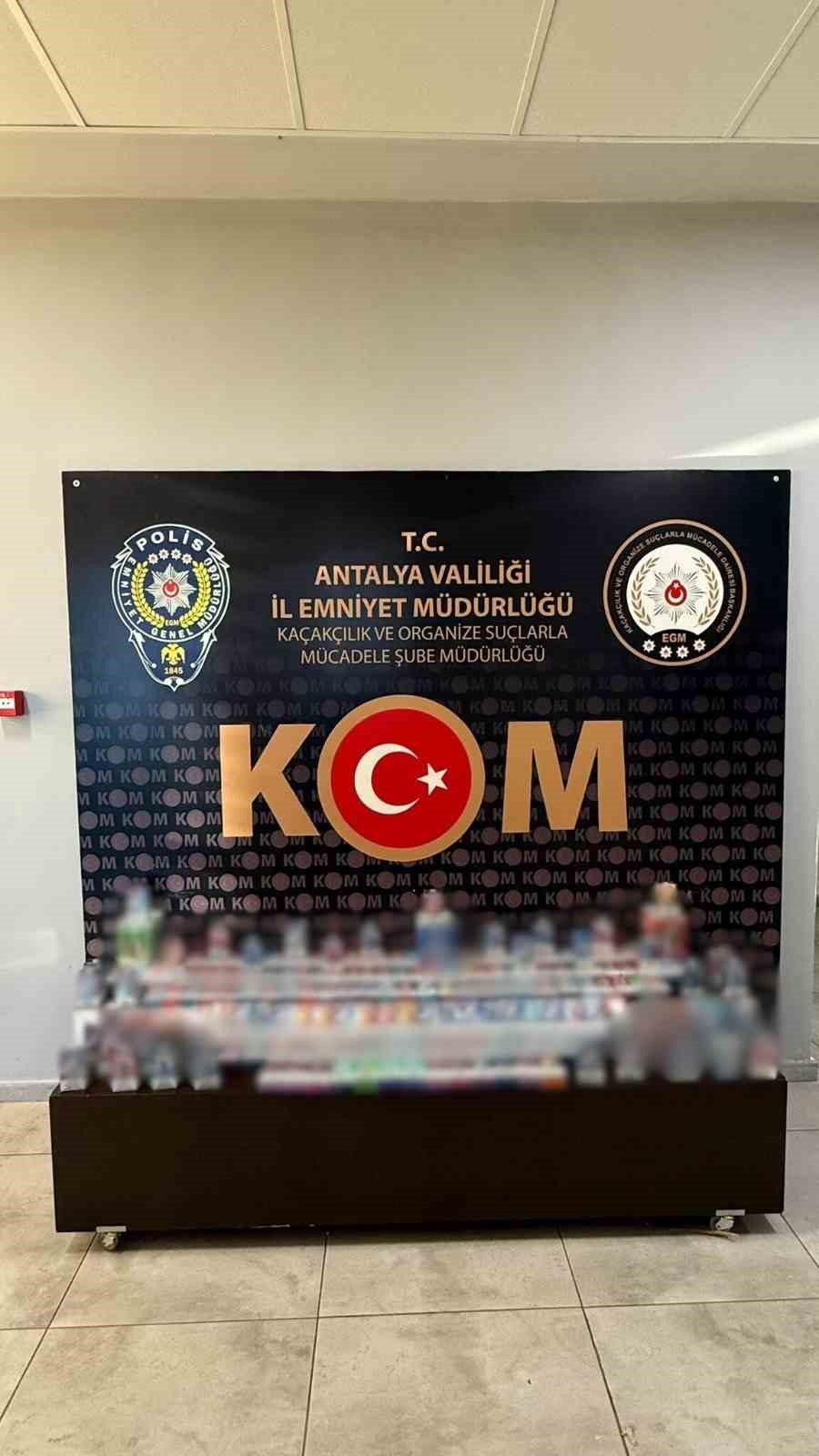 Antalya’da Çok Sayıda Kaçak Ürün Ele Geçirildi