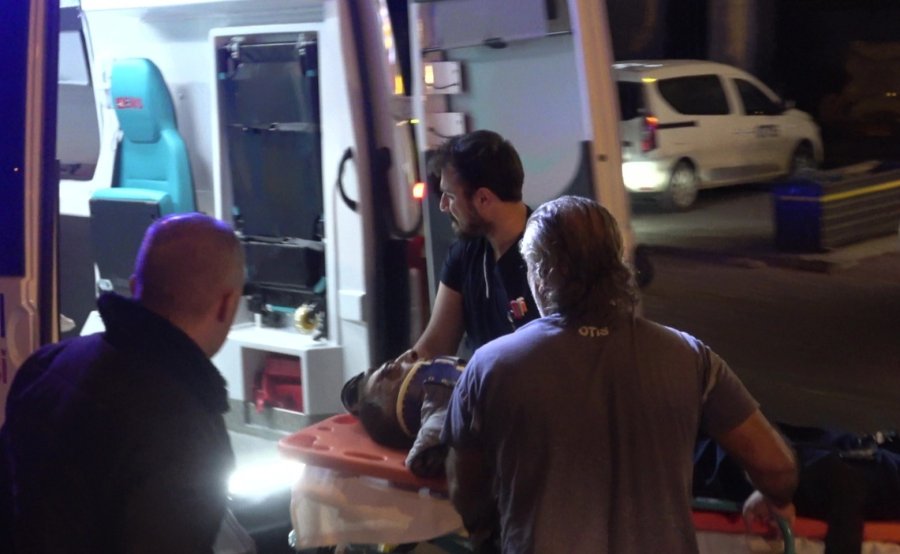 Antalya’da Halk Otobüsünün Çarptığı Yaya Yaralandı