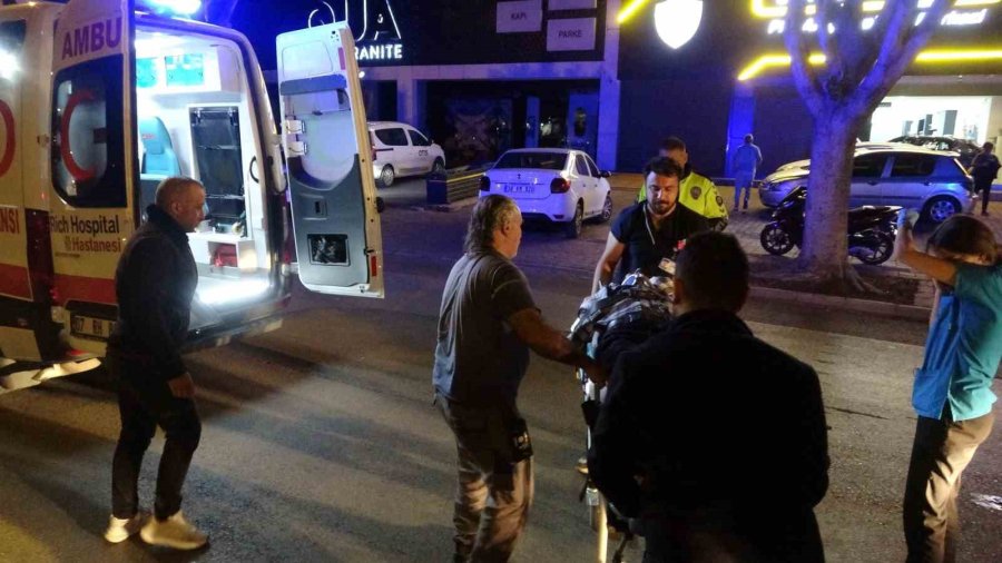 Antalya’da Halk Otobüsünün Çarptığı Yaya Yaralandı