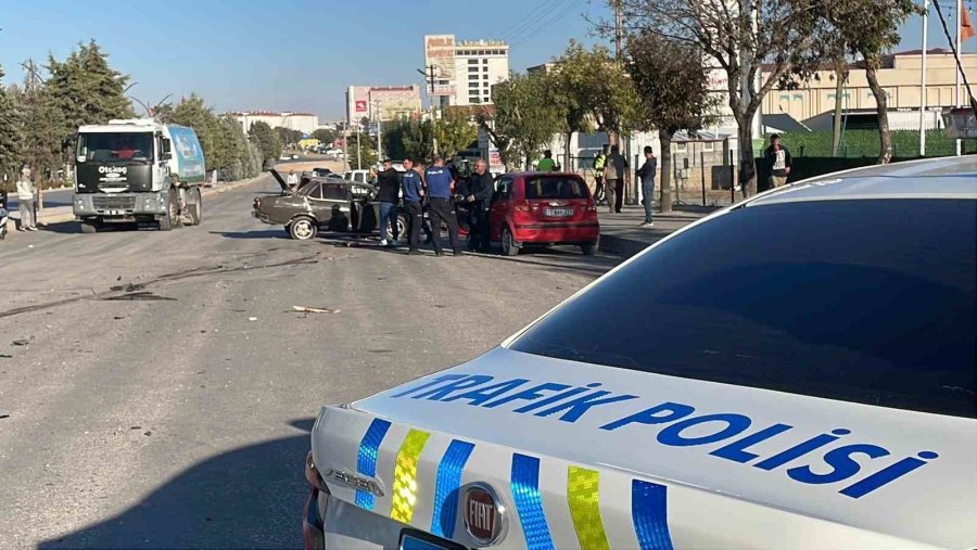 Takla Atan Tofaş Hurdaya Dönerken Sürücüsü Ölümden Döndü