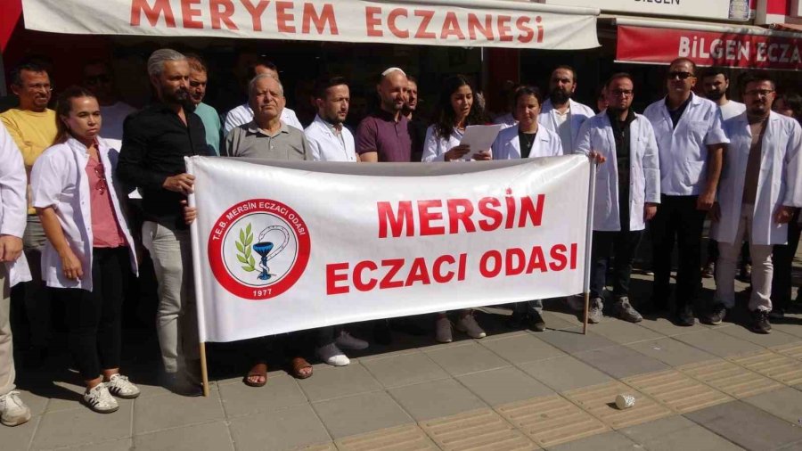 Mersin’de Muadil İlaç Verdiği İçin Eczacı Kalfasının Kafasını Sopayla Yaran Saldırgan, Cebinden Çıkardığı Bıçakla Üzerine Saldırdı