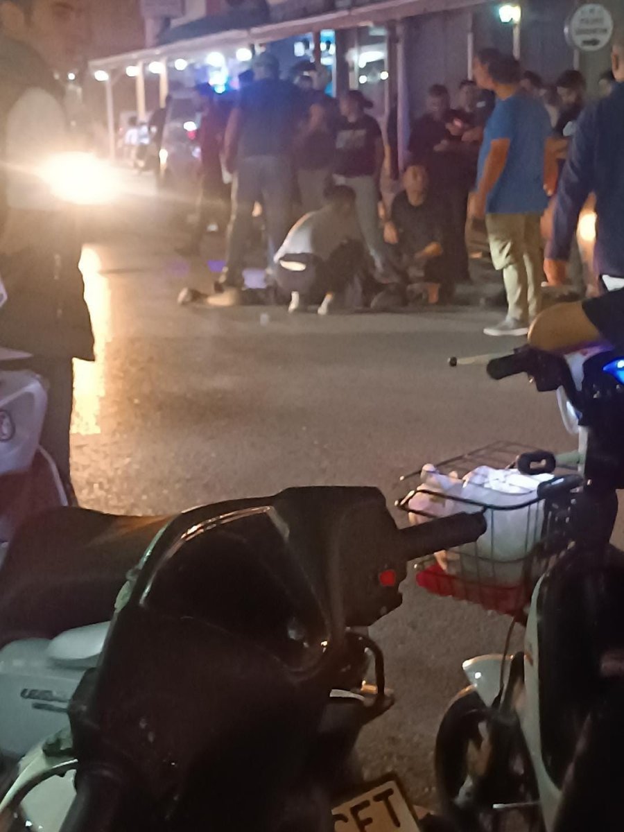 Antalya’da Devrilen Motosikletin Sürücüsü Ağır Yaralandı: Kaza Anı Kamerada