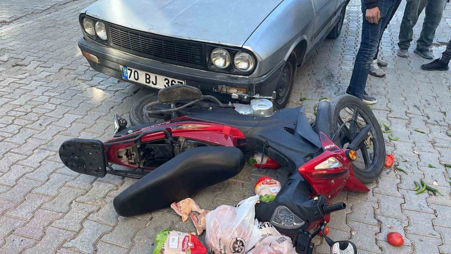 Motosiklet Sürücüsünün Yaralandığı Kazada Sebzeler Yola Saçıldı