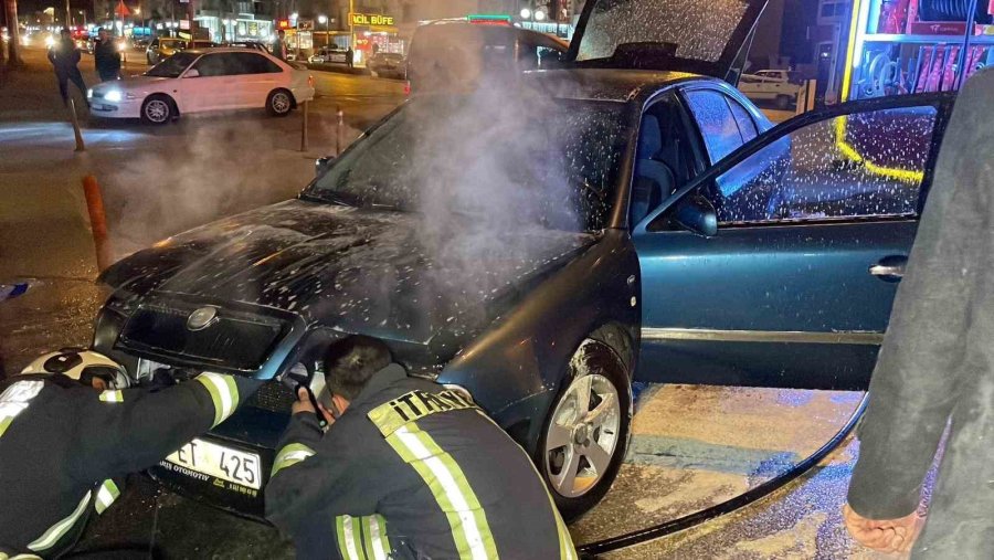 Karaman’da Seyir Halindeki Otomobil Alev Alarak Yandı