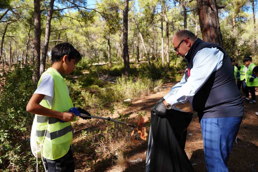 "takipçim Kadar Çöp Topluyorum": Aras Ve Minik Doğa Müfettişleri Görevde