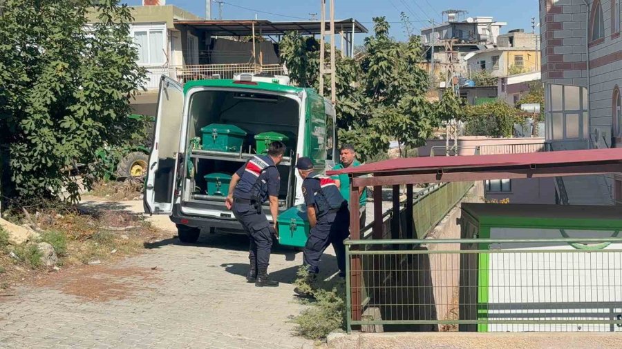 Mersin’deki Dehşette Vatandaş Tepki Gösterdi, Cenazeler Ayrı Araçlarla Gönderildi