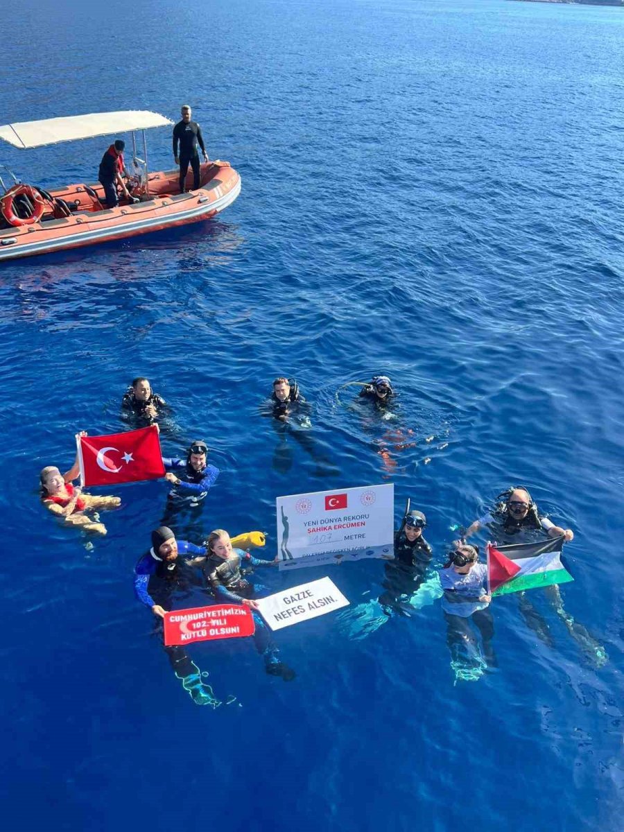 Şahika Ercümen ’cumhuriyet’ Ve ’gazze’ İçin Dünya Rekoru Kırdı