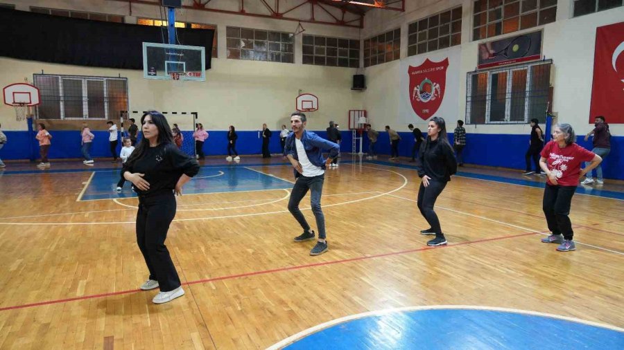 Alanya Belediyesi Zeybek Kursları Başlıyor