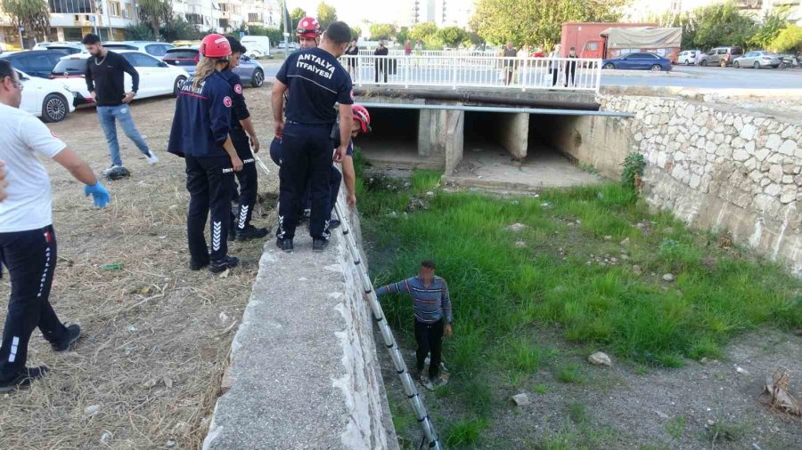 Alkolün Etkisiyle Su Kanalına Düştü, Köpeğinin Havlamasıyla Fark Edilerek Kurtarıldı