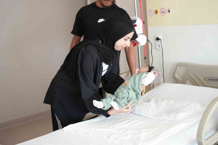 10 Aylık Mahmoud’un Filistin’den Antalya’ya Zorlu Karaciğer Nakil Yolculuğunda Mutlu Son