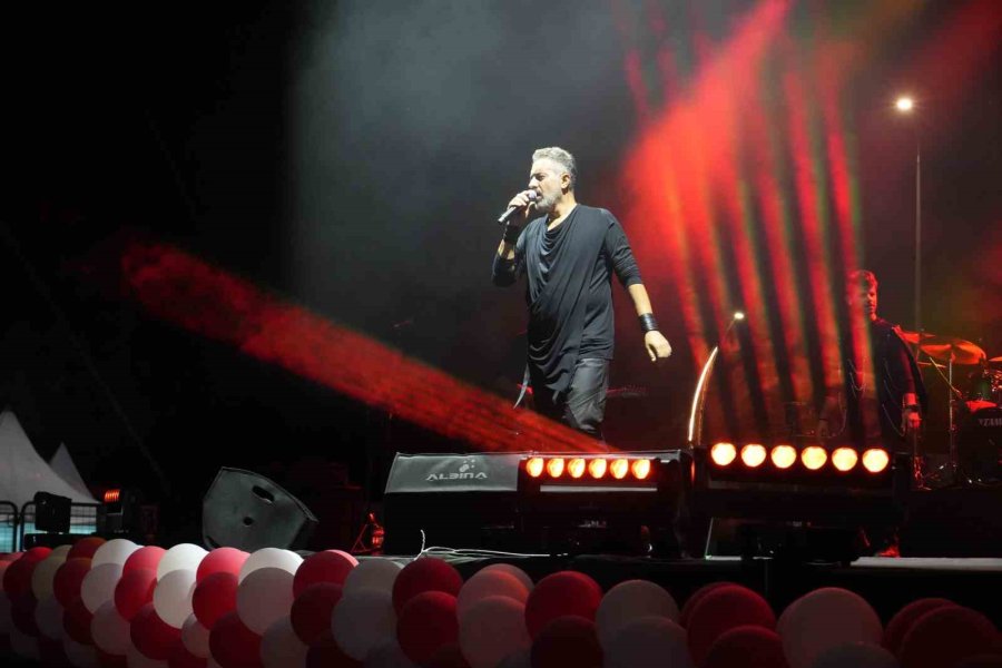 Turgay Başyayla, Niğde Gastronomi Festivali’nde Sahle Aldı