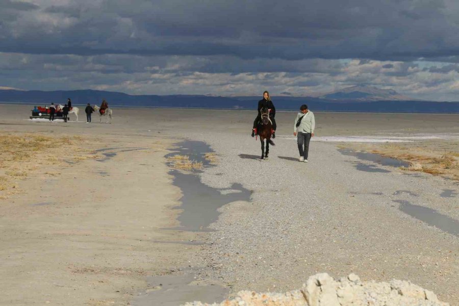 Tuz Gölü’ndeki Tuz Odaları Sağlık Turizmine Katkı Sunuyor