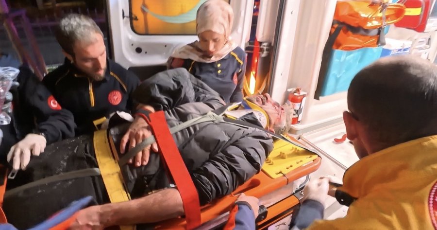 Otomobil Tıra Arkadan Çarptı: 1 Ölü 1 Ağır Yaralı