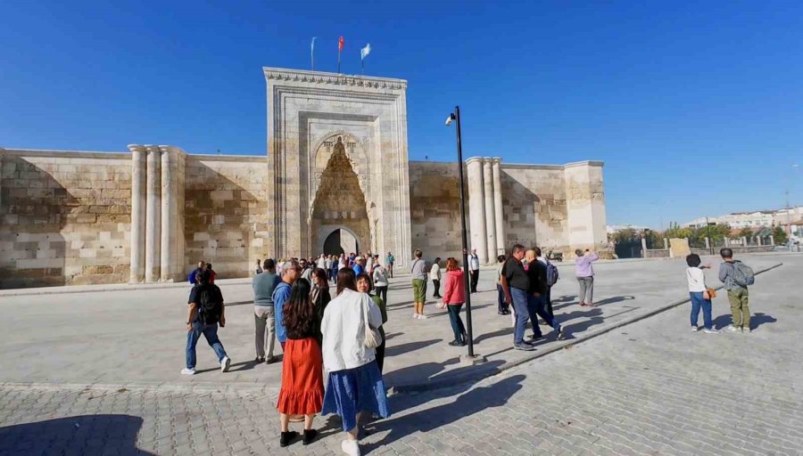 Sultanhanı Kervansarayı Yerli Ve Yabancı Turistlerin İlgi Odağı