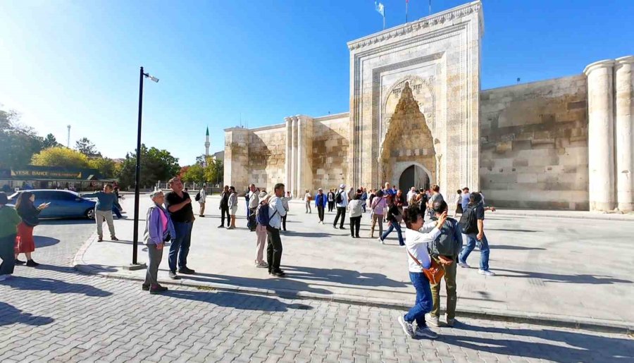 Sultanhanı Kervansarayı Yerli Ve Yabancı Turistlerin İlgi Odağı