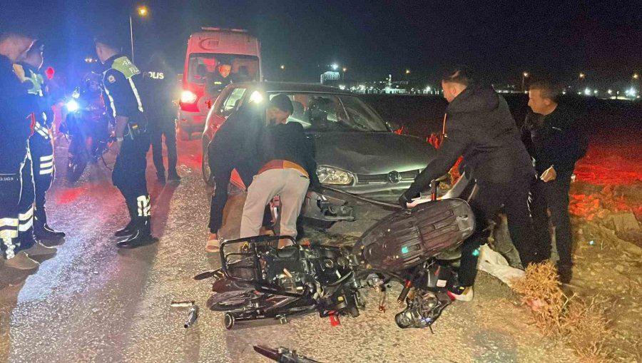 Otomobille Çarpışan Motosikletin Sürücüsü Yaralandı
