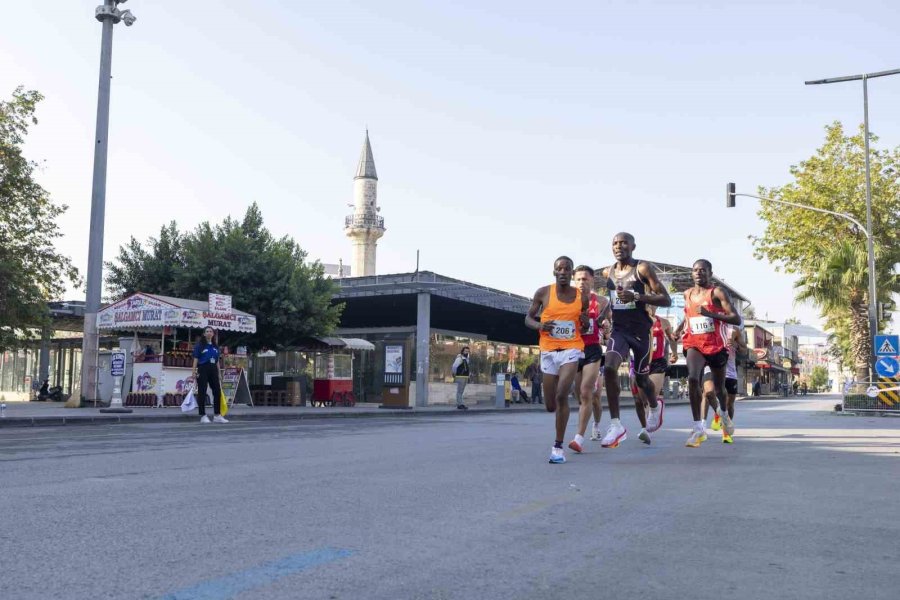 Uluslararası Tarsus Yarı Maratonu’nda Türk Sporcular Damga Vurdu