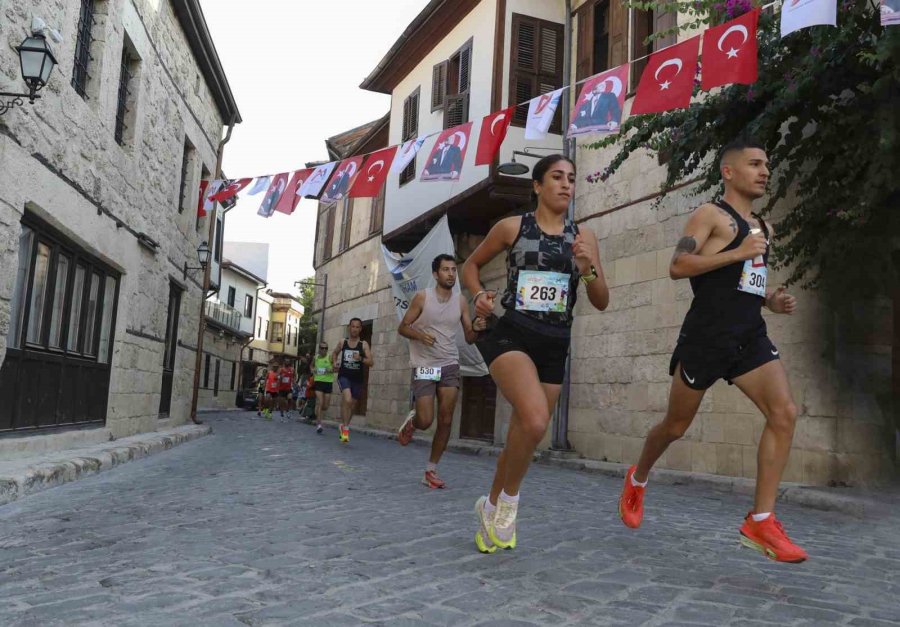 Uluslararası Tarsus Yarı Maratonu’nda Türk Sporcular Damga Vurdu