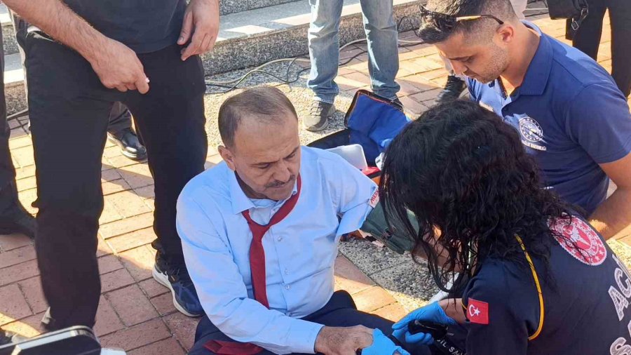 Muhtarlar Günü’nde Kürsüde Konuşan Muhtar Baygınlık Geçirdi