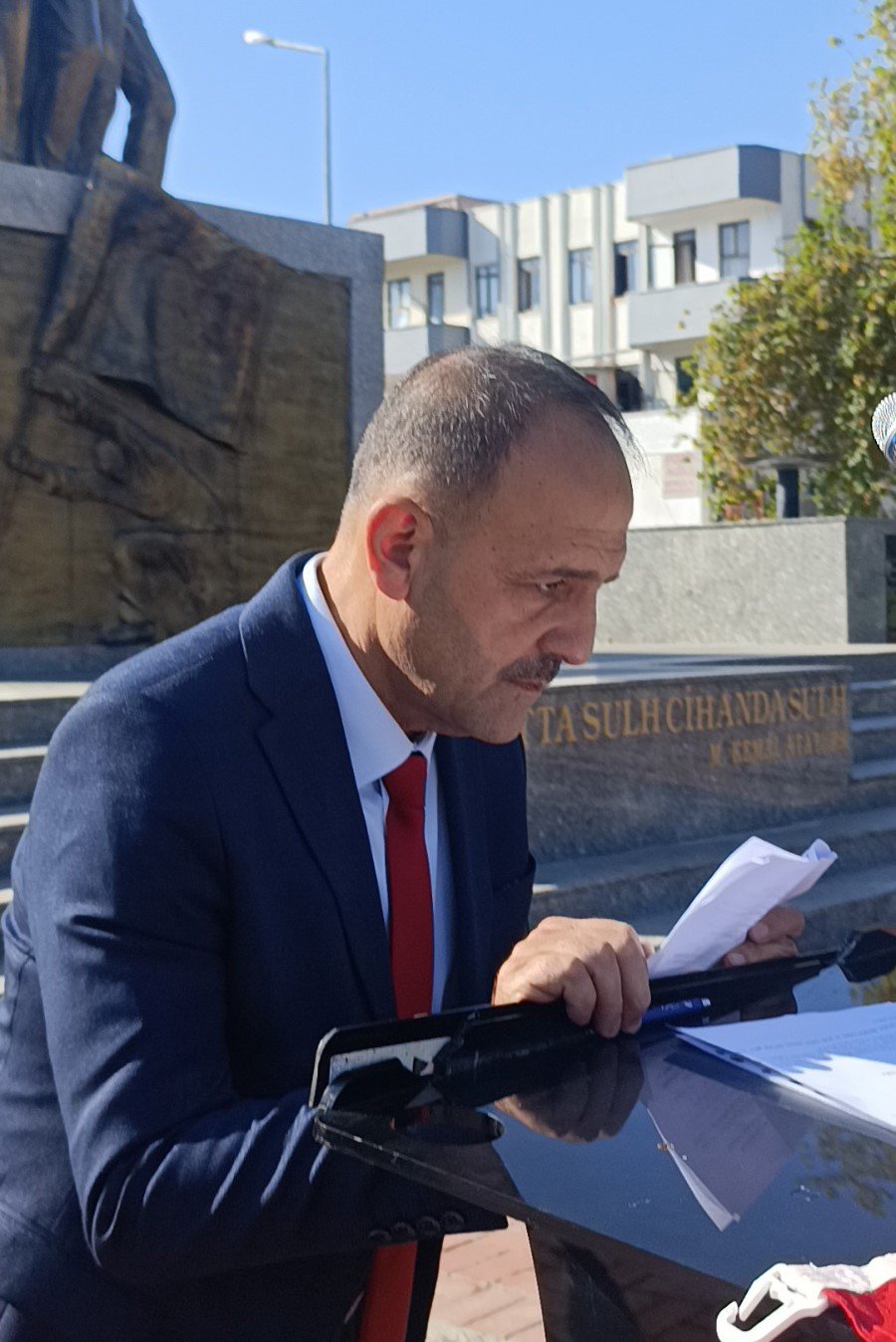 Muhtarlar Günü’nde Kürsüde Konuşan Muhtar Baygınlık Geçirdi