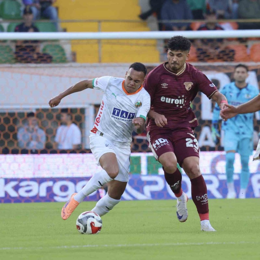 Trendyol Süper Lig: Alanyaspor: 0 - Göztepe: 0 (ilk Yarı)