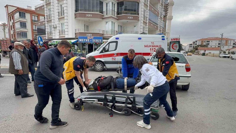 Motosiklet İle Otomobil Çarpıştı: 1 Yaralı